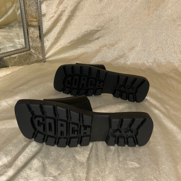 Classic Florence Coach Slides - Picture 5 of 5